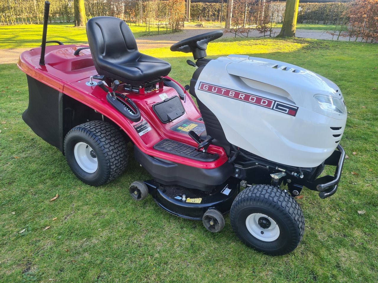 Gutbrod GLX 105 RH-K V Twin kawasaki motor 103 draaiuren.