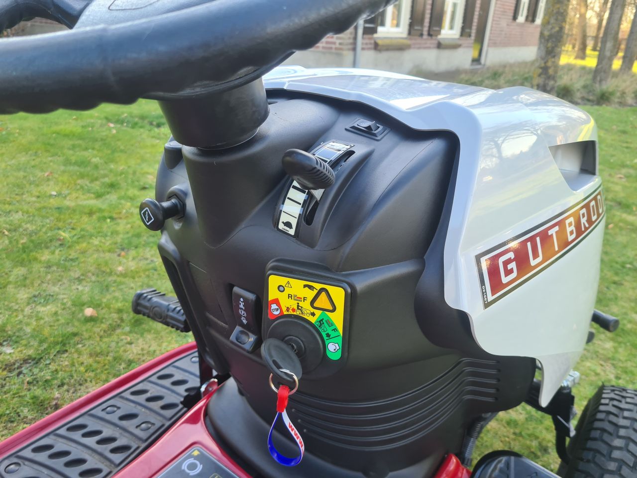 Gutbrod GLX 105 RH-K V Twin kawasaki motor 103 draaiuren.