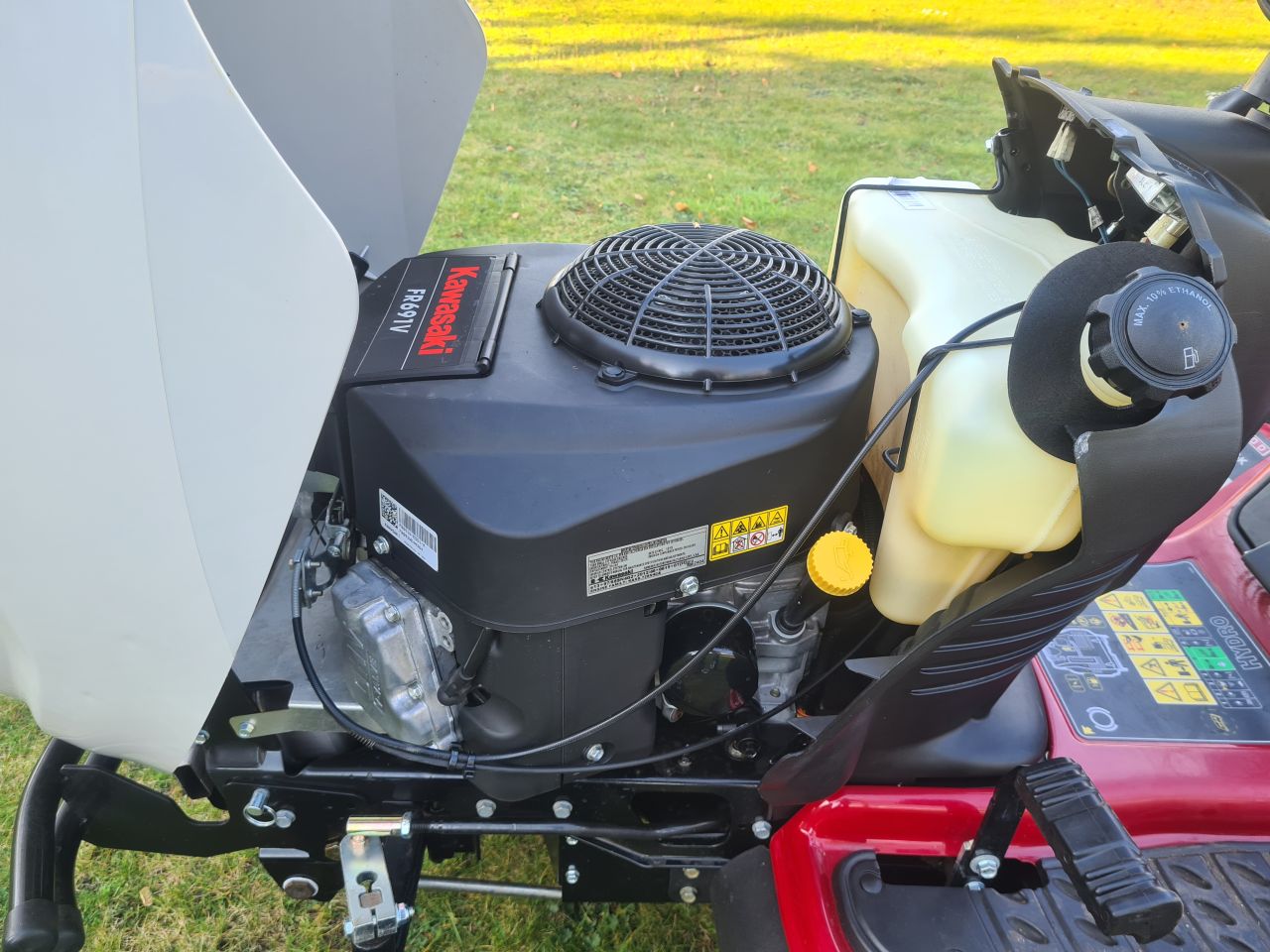 Gutbrod GLX 105 RH-K V Twin kawasaki motor 103 draaiuren.