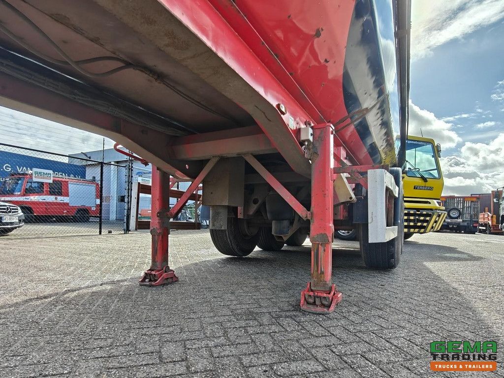 Carnehl CARNEHL 3-Axle SAF - Steel Tipper 30m³ - Environmental Covers - Lift Axle - Trailing Axle - 6870kg
