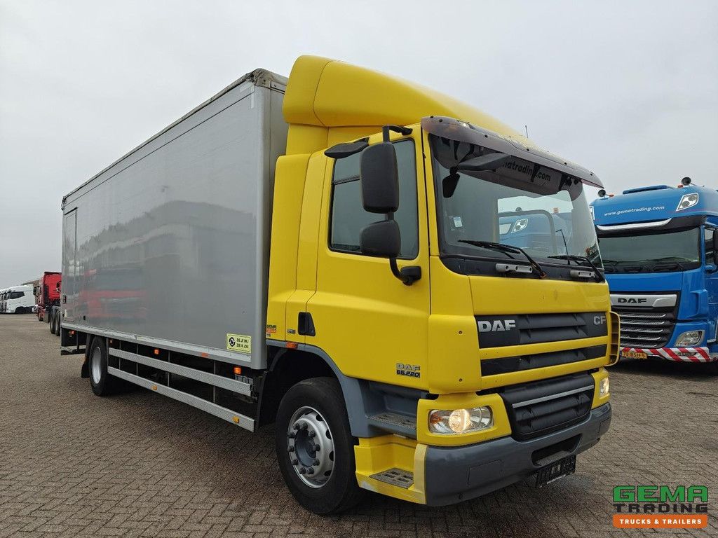 DAF CF65.220 4x2 Daycab Euro 5 - 19T - Sliding tarpaulin/Closed box 7.6m + tail lift 2000kg - 04/2026 MOT
