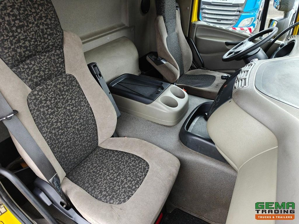 DAF CF65.220 4x2 Daycab Euro 5 - 19T - Sliding tarpaulin/Closed box 7.6m + tail lift 2000kg - 04/2026 MOT