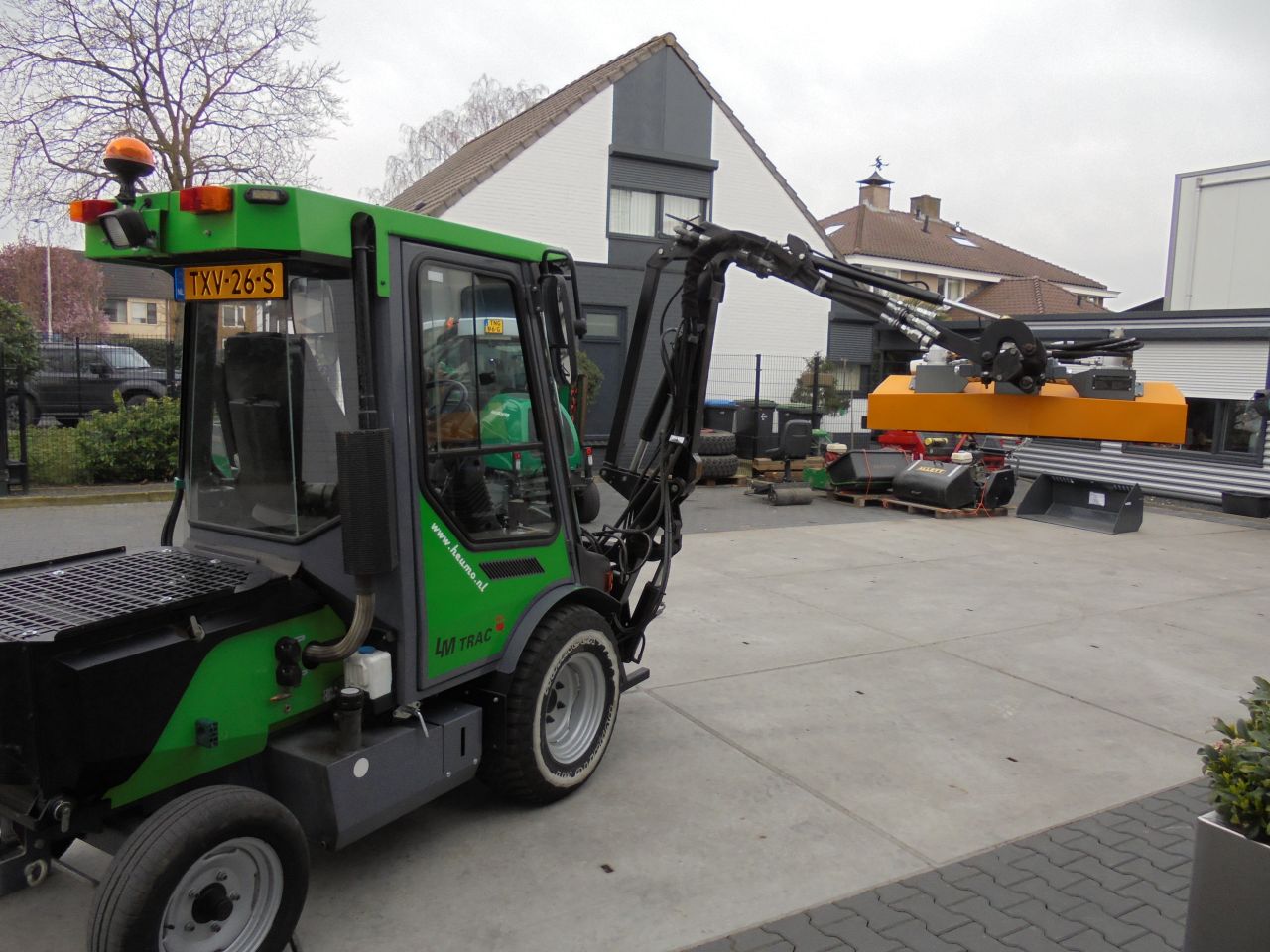 LM trac,weedsteam,mc connel