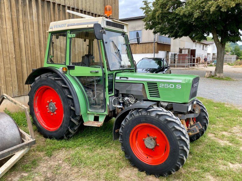Fendt Farmer 250 S Allrad, 1. Hand, FH, 4.790 h ( 240 260 275 280 )