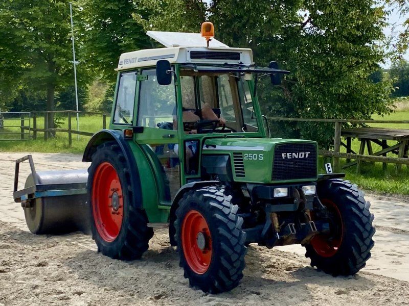 Fendt Farmer 250 S Allrad, 1. Hand, FH, 4.790 h ( 240 260 275 280 )