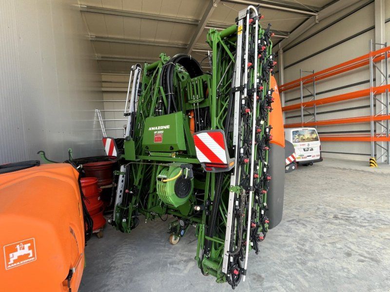 Amazone UF 2002 mit FT 1502 Fronttank, 2.000 L + 1.500 L / 30 m, Section