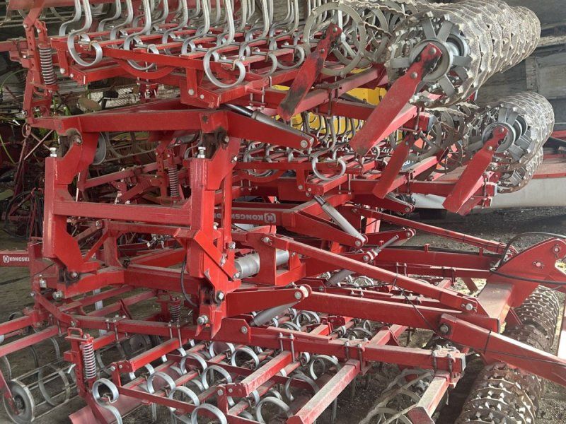 Kongskilde Germinator SP7000 med CROSKILL tromle bagerst. Velnet til roer