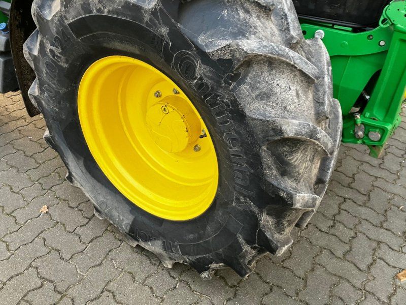 John Deere 6120M