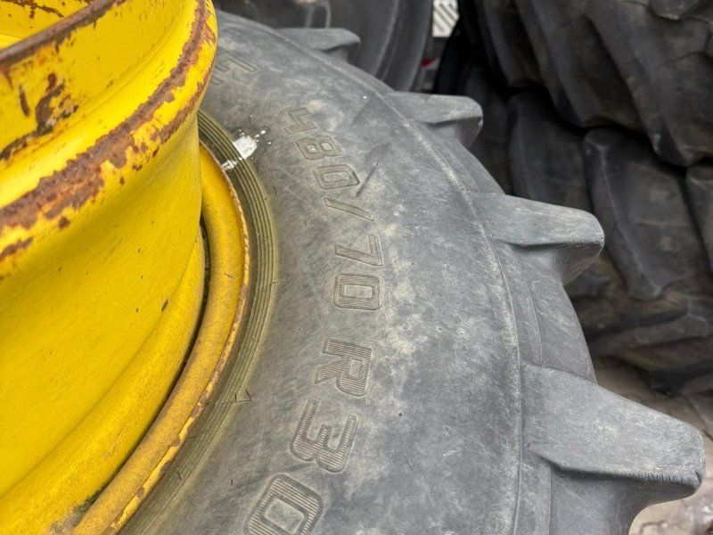 John Deere 480/70 R30 + 650/85 R38 Zwillingsräder