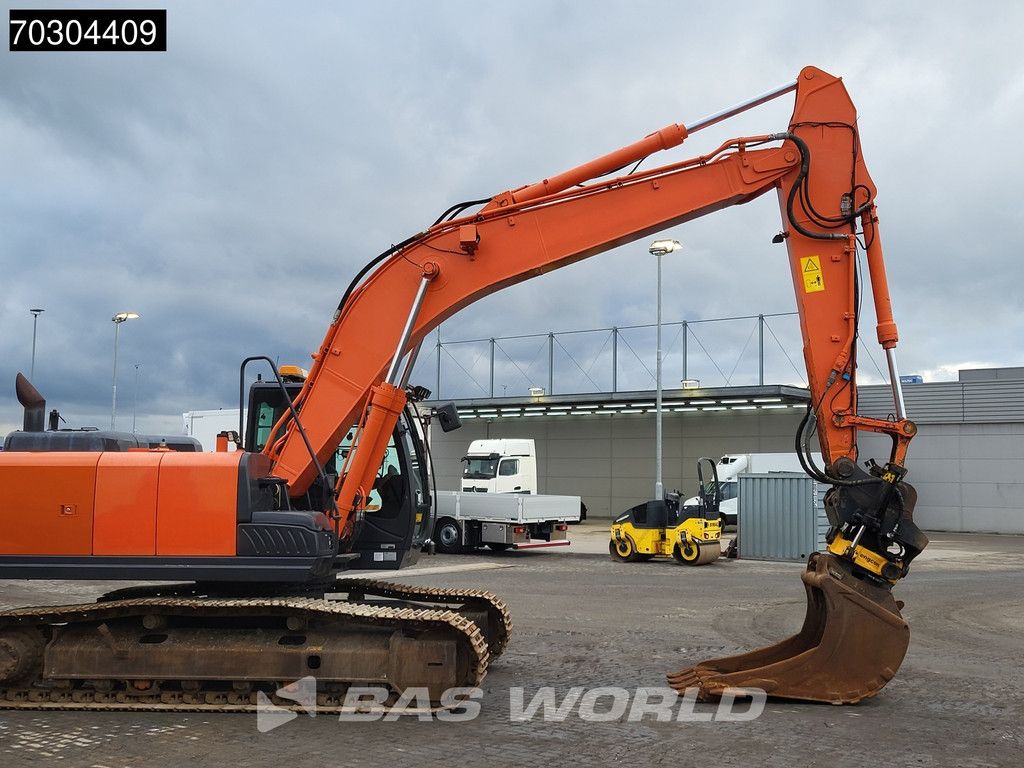 Hitachi ZX210 LC-5B Tiltrotator - GPS