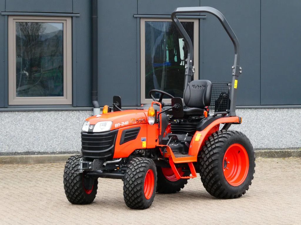 Kubota B1-241 4wd / 00207 Draaiuren / Garden Pro Banden