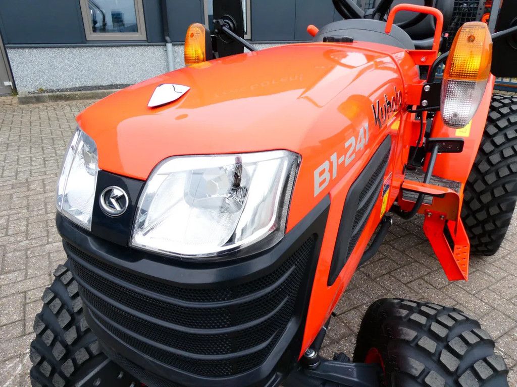 Kubota B1-241 4wd / 00207 Draaiuren / Garden Pro Banden