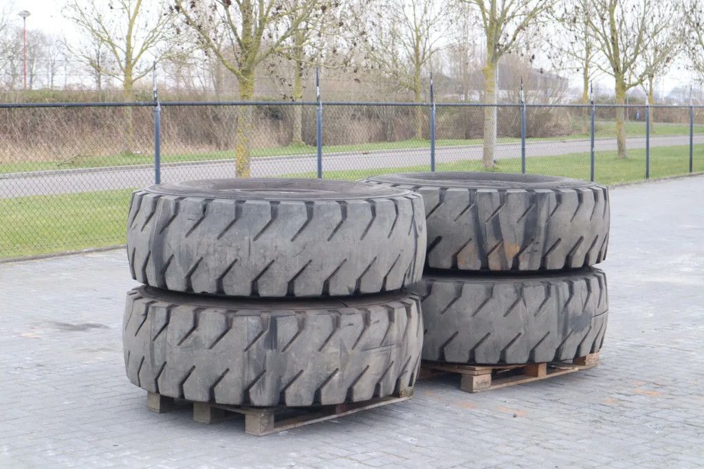 Marangoni 18.00-25 MKS | LIEBHERR 944 | TIRES + RIMS