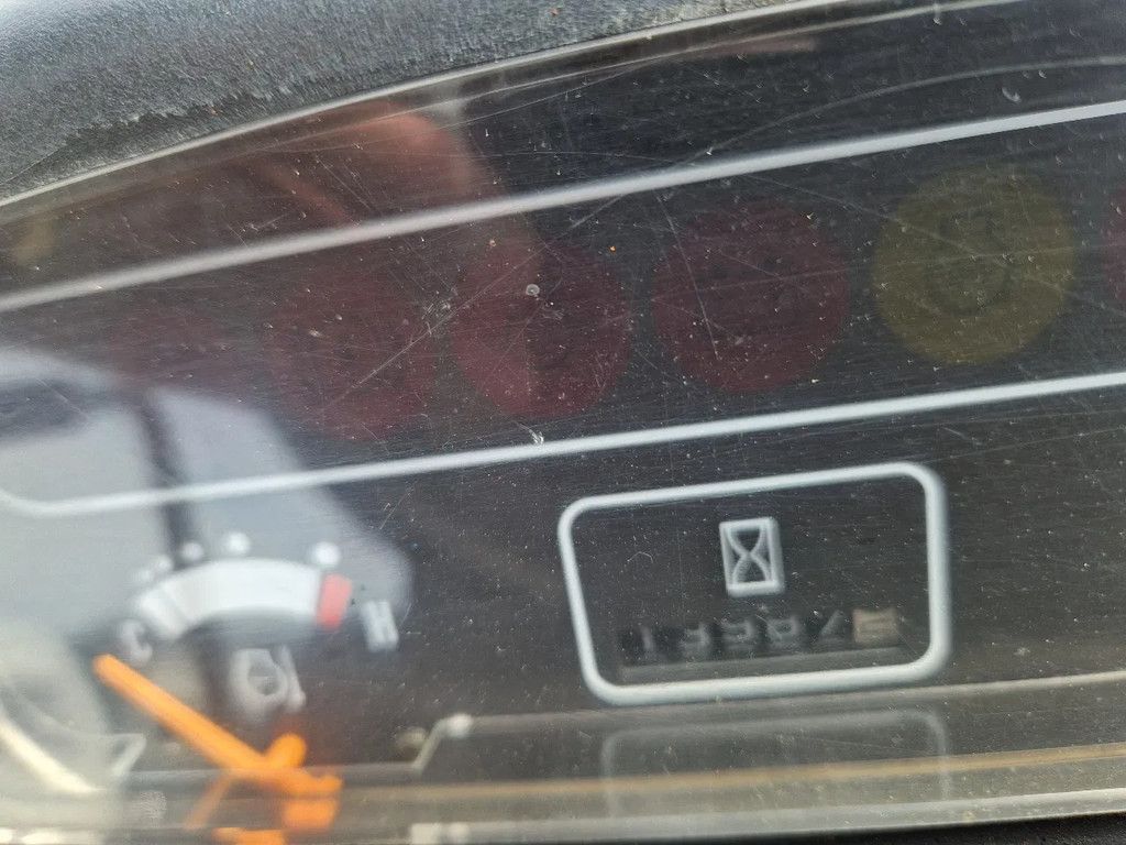 Caterpillar DP25K met breed vorkenbord