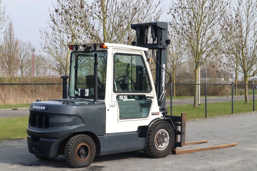 Doosan D55C-5 | 5500 KG | SIDESHIFT | POSITIONERS