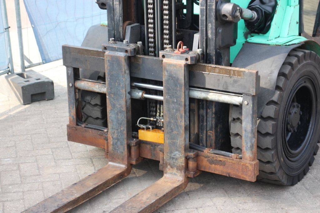 Gabelstapler Mitsubishi FD35N Diesel 3500 kg 3,0 m 2005