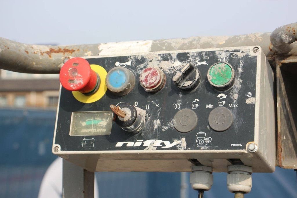 Nifty HR12NE Elektrische Gelenkteleskoparbeitsbühne 12,1 m 2011