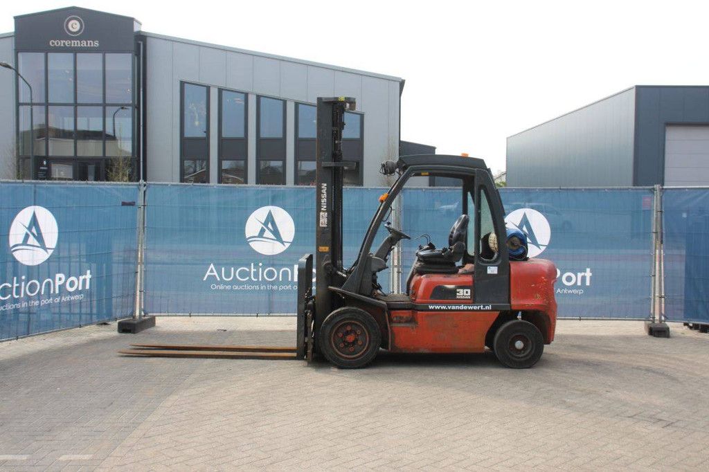 Heftruck Nissan UGD02A30PQ LPG 3000kg 6.0m 2002