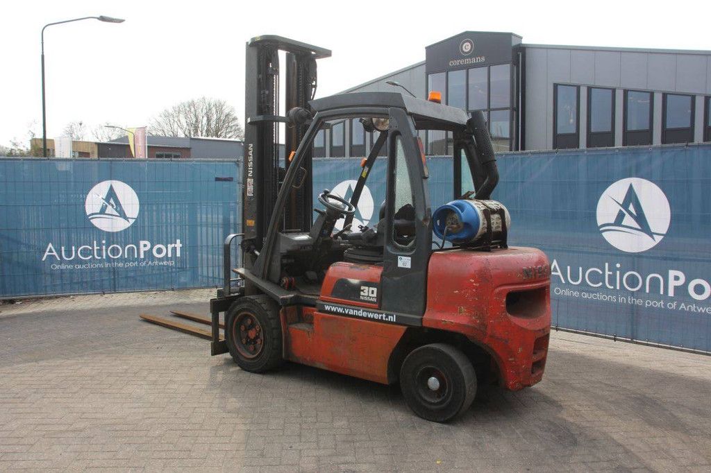 Heftruck Nissan UGD02A30PQ LPG 3000kg 6.0m 2002