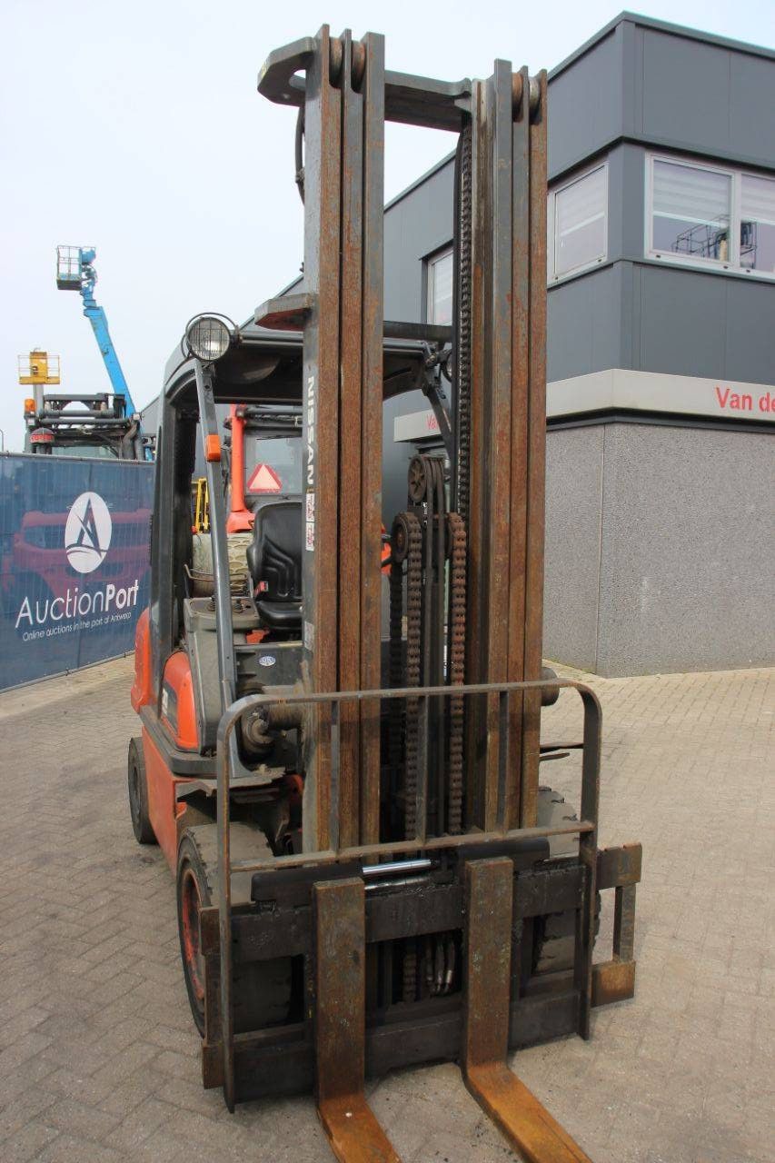 Heftruck Nissan UGD02A30PQ LPG 3000kg 6.0m 2002