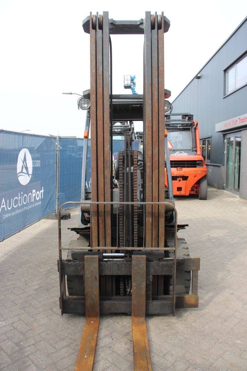 Heftruck Nissan UGD02A30PQ LPG 3000kg 6.0m 2002