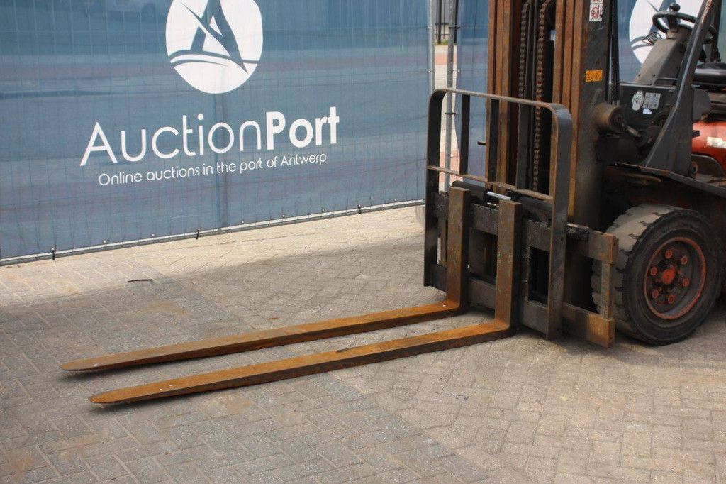 Heftruck Nissan UGD02A30PQ LPG 3000kg 6.0m 2002