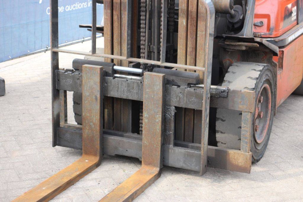 Heftruck Nissan UGD02A30PQ LPG 3000kg 6.0m 2002