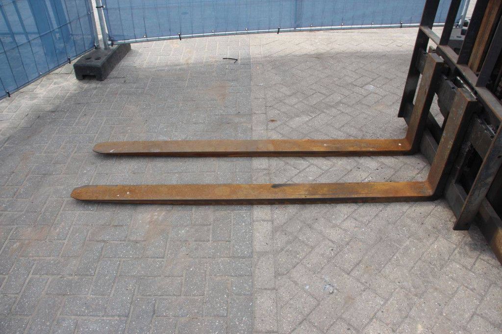 Heftruck Nissan UGD02A30PQ LPG 3000kg 6.0m 2002