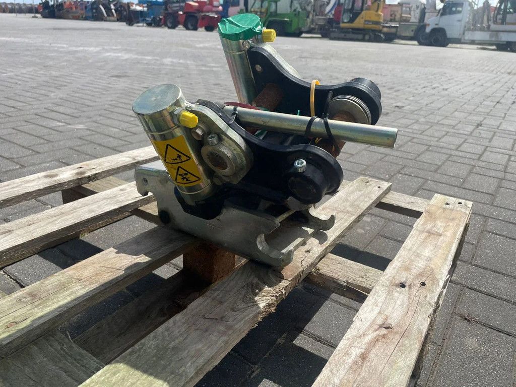 STEELWRIST TMX S30 -180HA | TILT QUICKCOUPLER | TILTING COUPLER | NEW