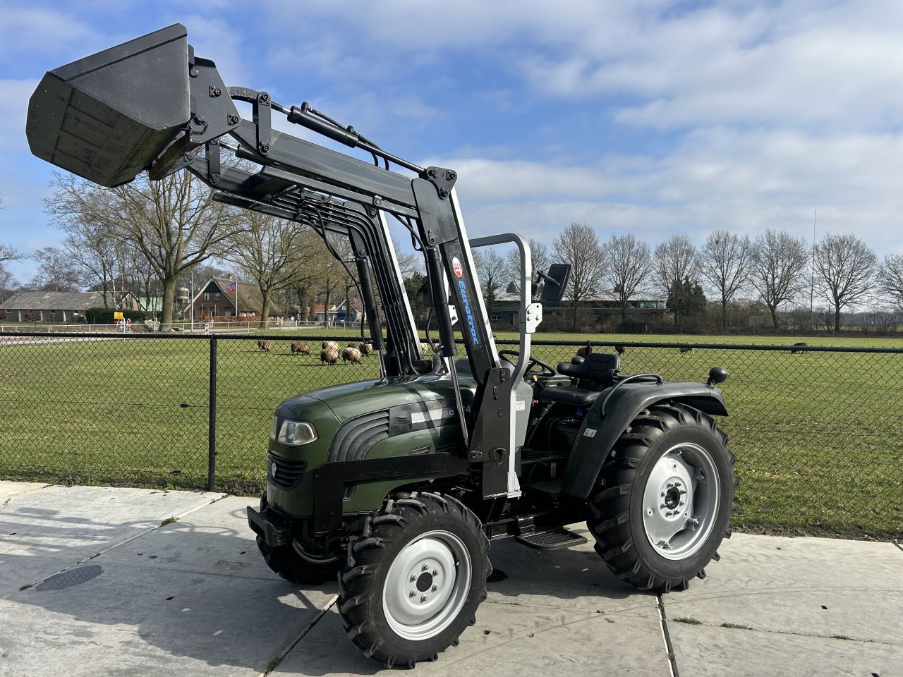 Nette Eurotrac f40 met voorlader