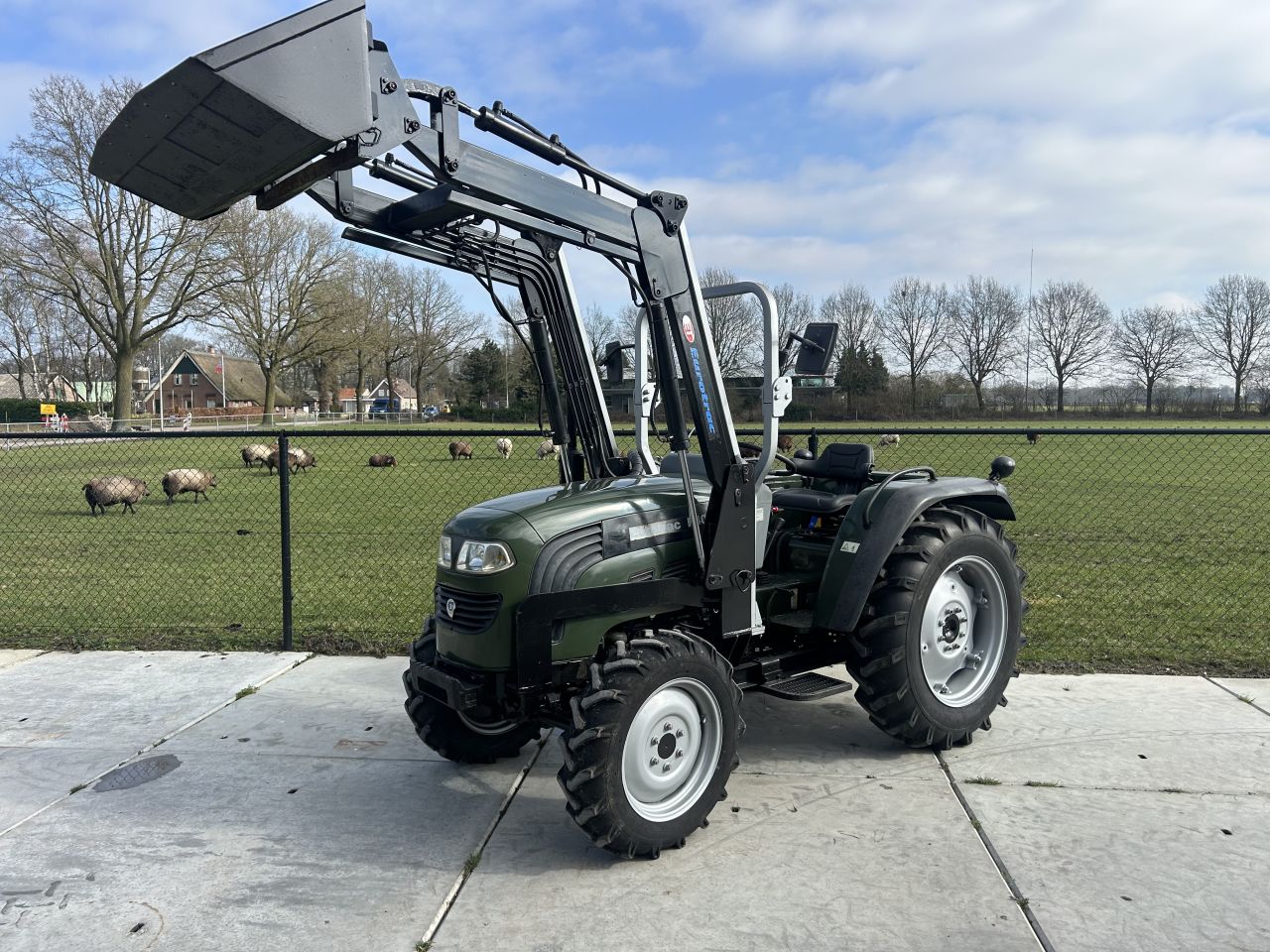 Nette Eurotrac f40 met voorlader