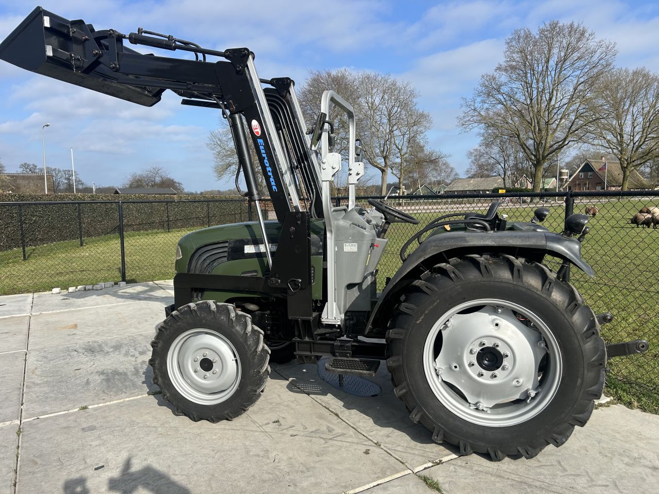 Nette Eurotrac f40 met voorlader