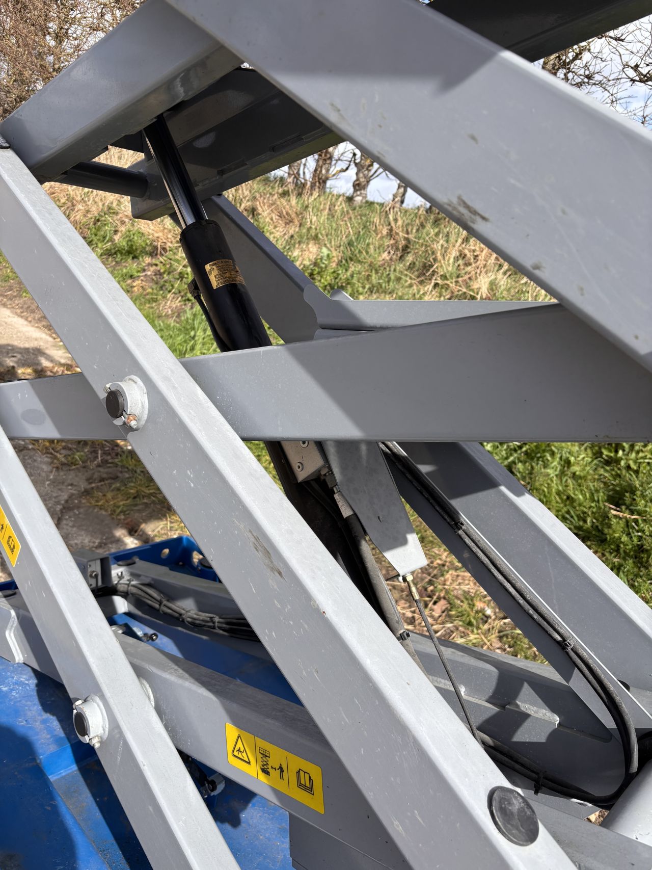 Elektrische schaarhoogwerker - 5,9m werkhoogte - 2021 - 155 uur