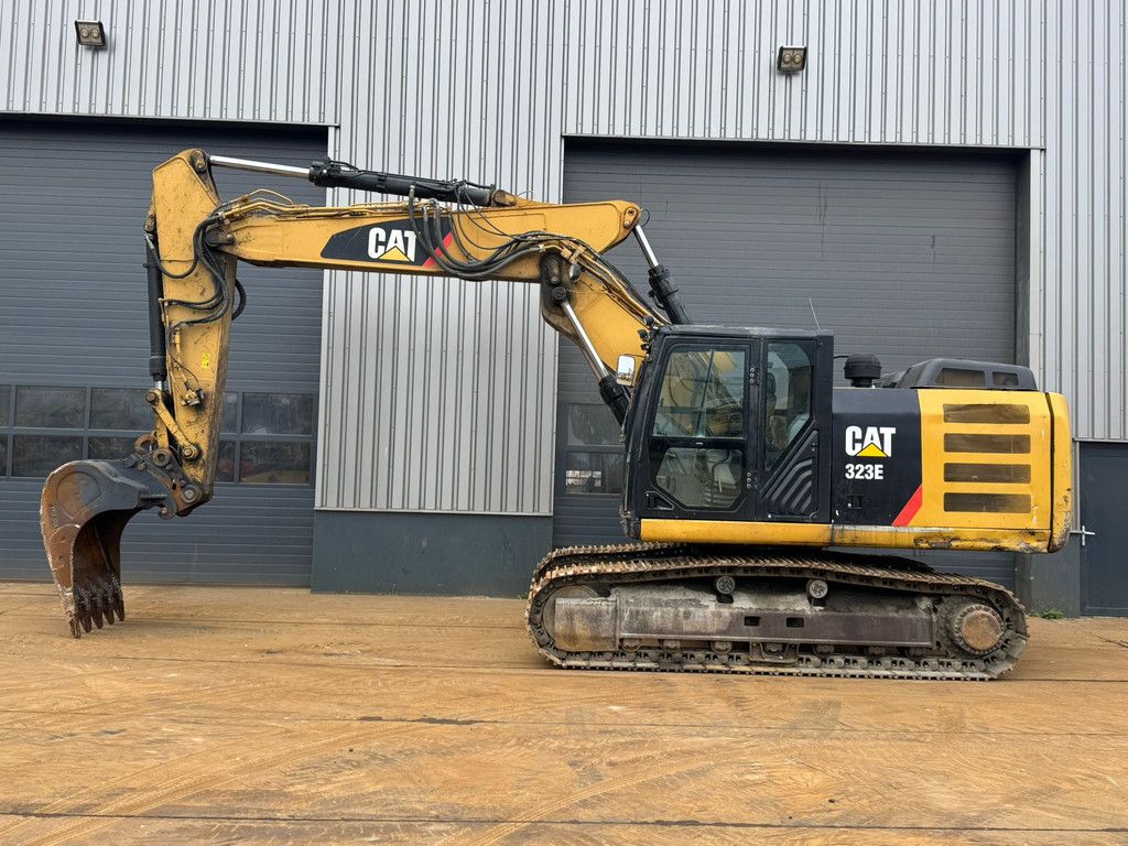 Caterpillar 323E