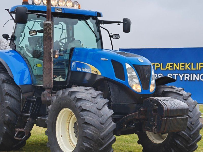 New Holland T7070 AutoCommand