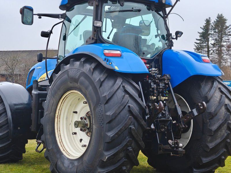 New Holland T7070 AutoCommand