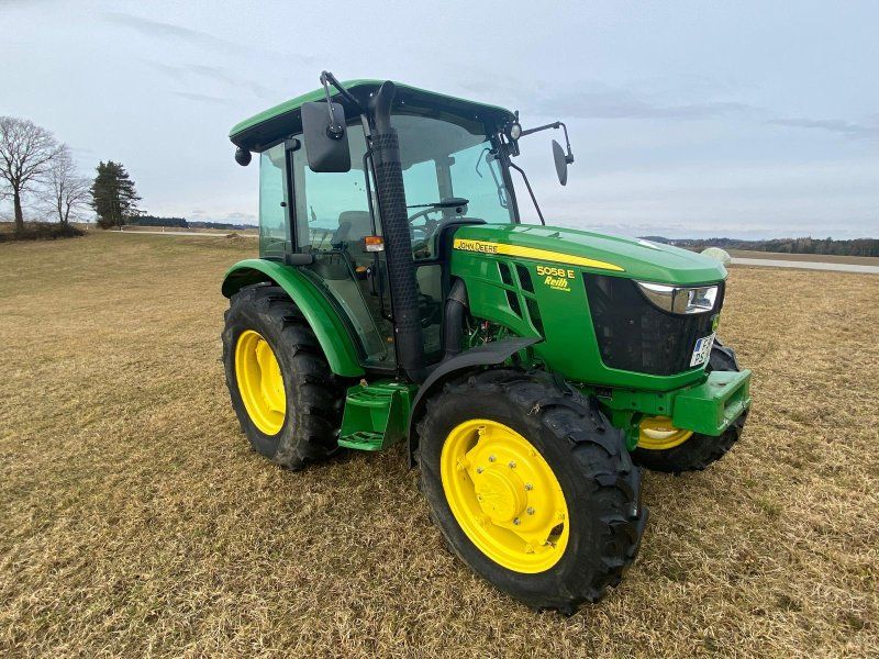 John Deere 5058E