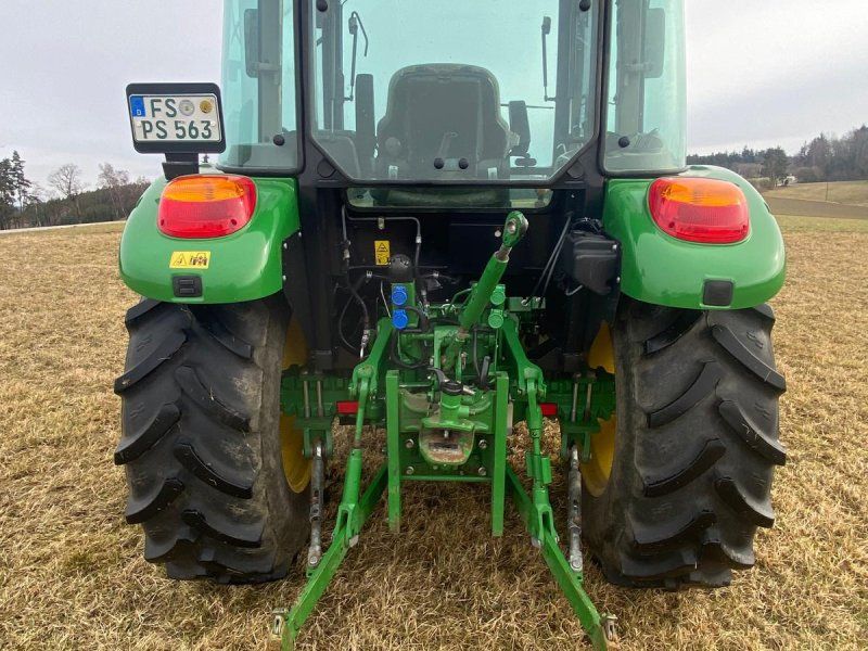 John Deere 5058E