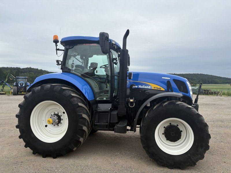New Holland T7040 Auto Command
