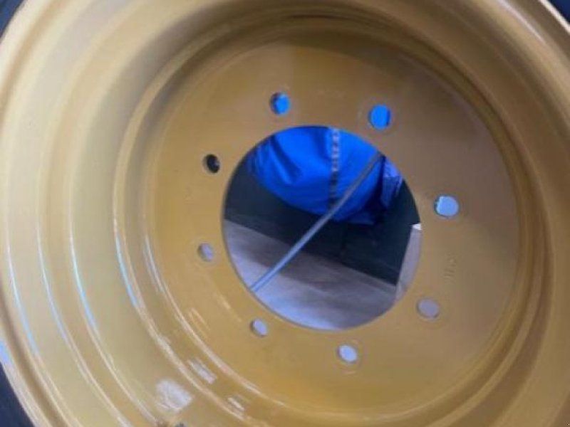 Caterpillar KOMPLETTRÄDER 400/70 R20 | MICHELIN