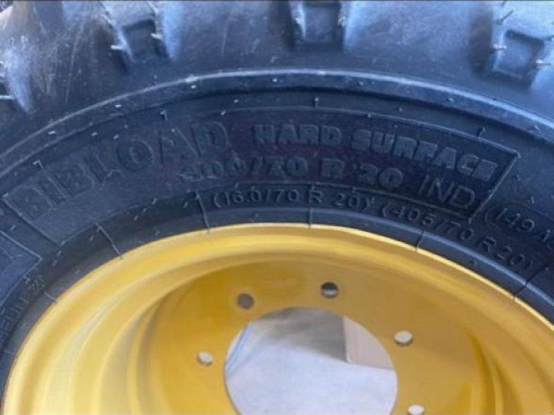 Caterpillar KOMPLETTRÄDER 400/70 R20 | MICHELIN