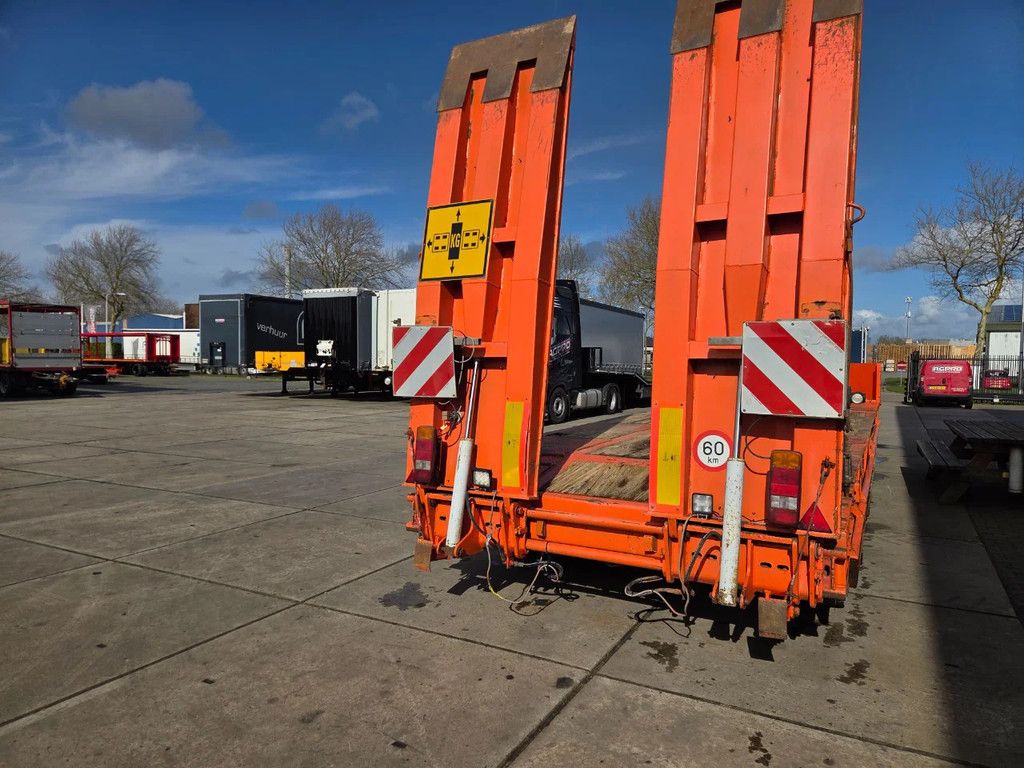 Kaiser 4 as bladgeveerd hydr rampen en verbreders 40 ton totaal