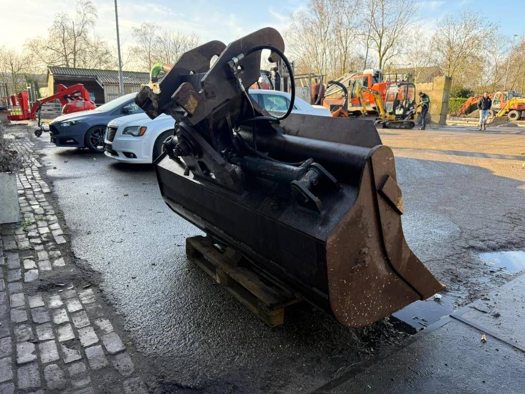 4 Different tiltbucket / kantelbak / Schwenklöffel