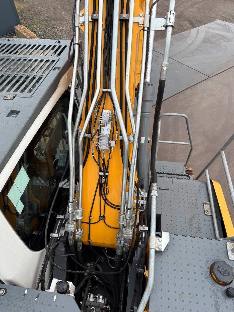 Liebherr R 922 LC