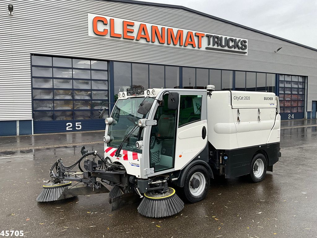 Bucher Citycat 2020 with 3-rd brush