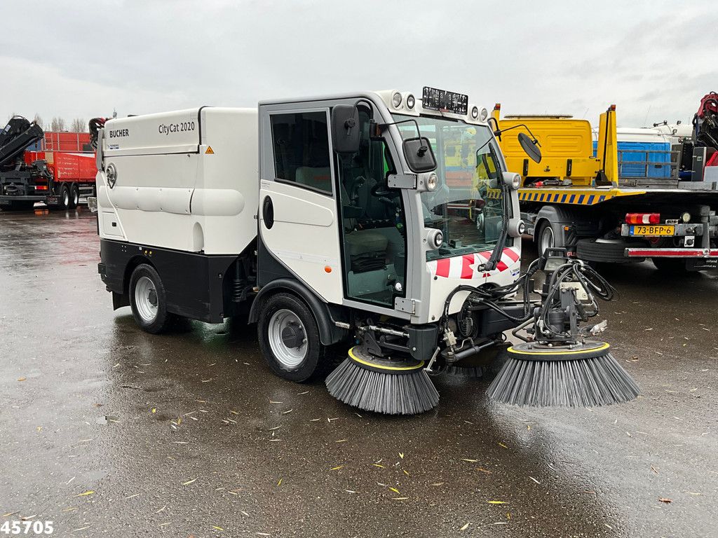 Bucher Citycat 2020 with 3-rd brush