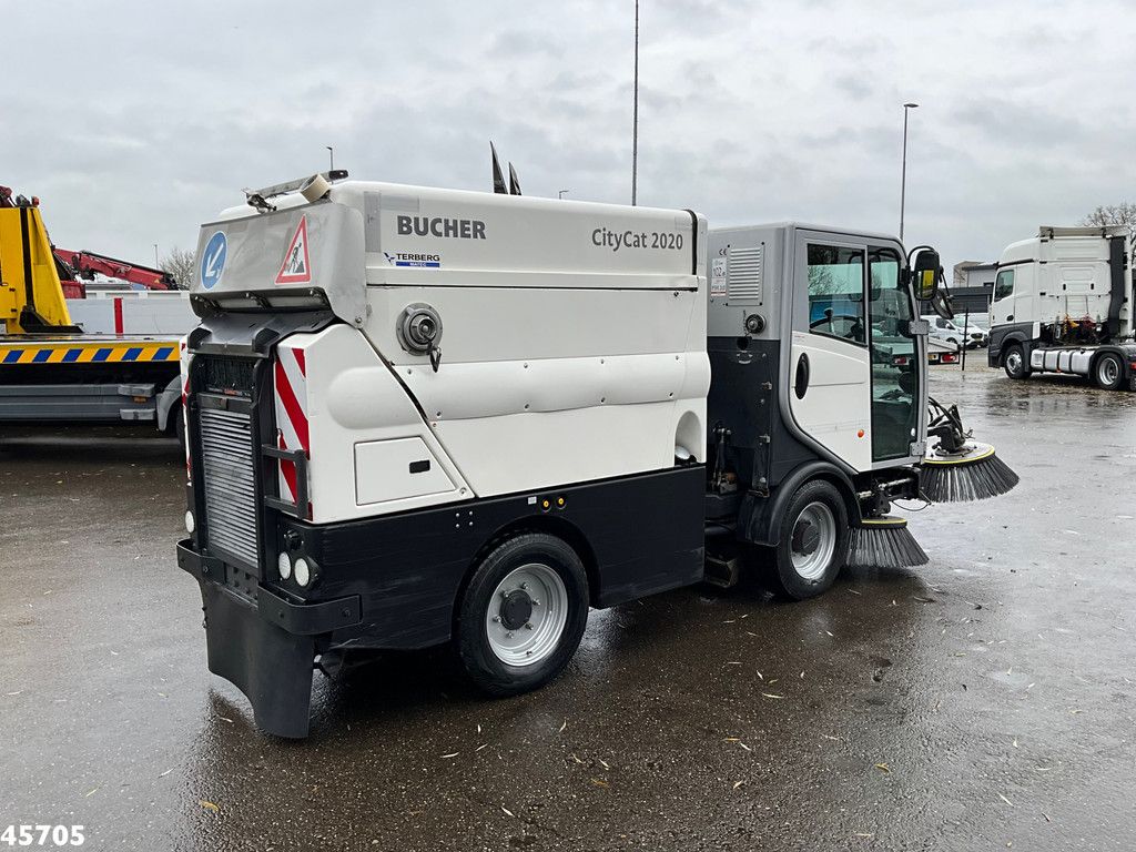 Bucher Citycat 2020 with 3-rd brush