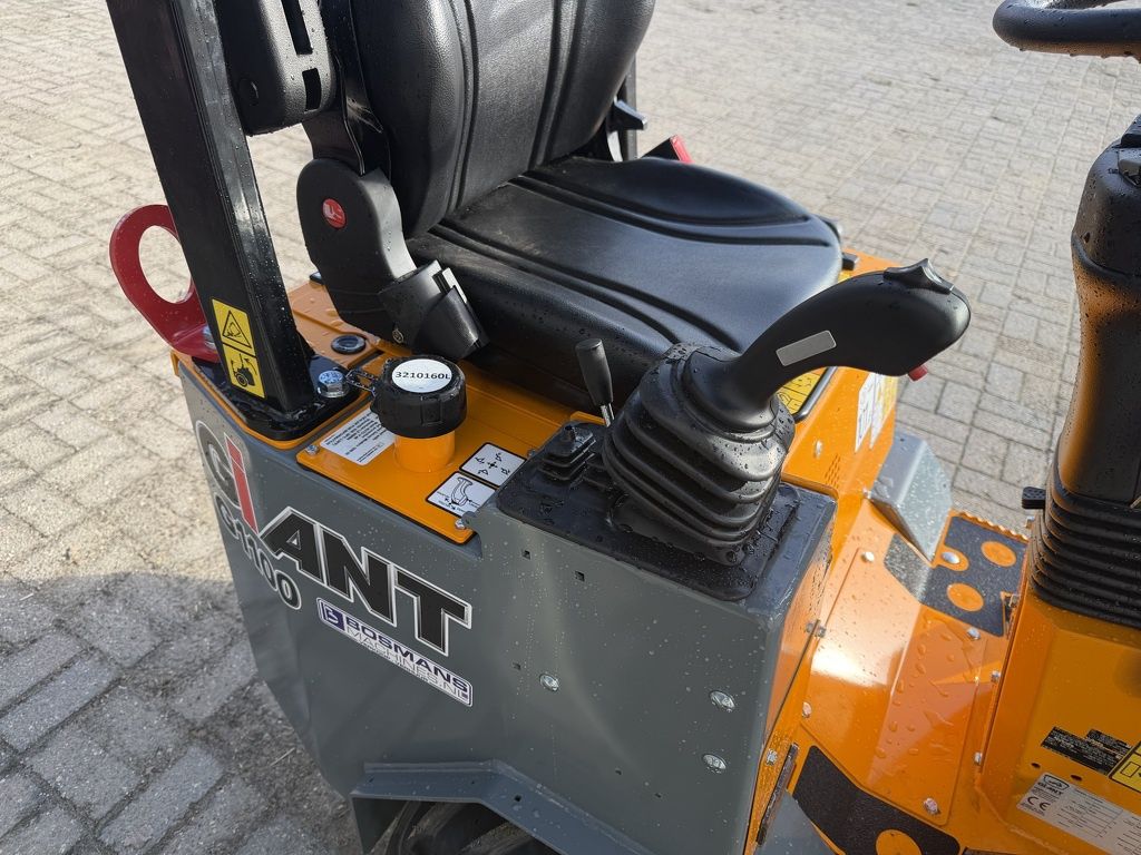 Giant G1100 minishovel NIEUW budget uitvoering €345 LEASE