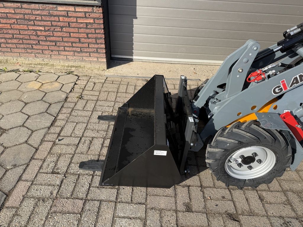Giant G1100 minishovel NIEUW budget uitvoering €345 LEASE