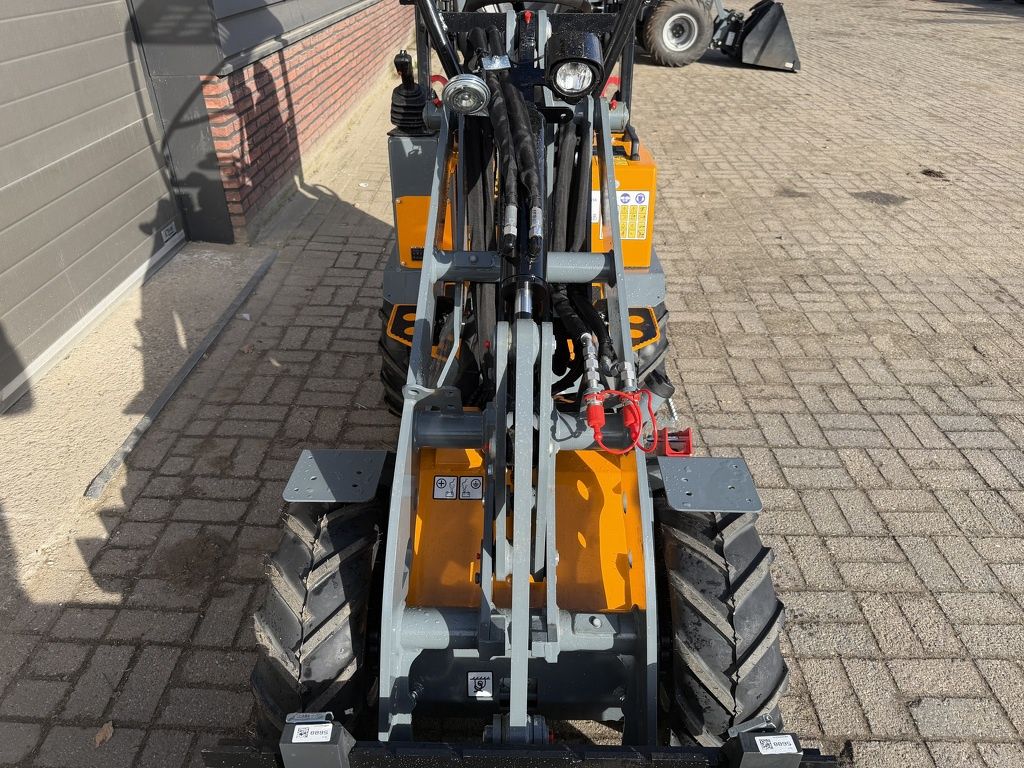 Giant G1100 minishovel NIEUW budget uitvoering €345 LEASE